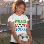 Peace Kärlek Soccer Ball Cute Sports Team Tee Shirt<br><div class="desc">Jag kärlek spelar fotboll. En söt fotboll som O i Kärlek på gröntens sportgåva. Fredens Kärlek-fotboll t-shirt.</div>