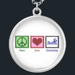 Peace Kärlek Swimming Silverpläterat Halsband<br><div class="desc">Ett fredstecken,  ett hjärta och en person som gillar simma.</div>
