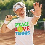 Peace Kärlek Tennis Boll Cute Team Player T-shirt<br><div class="desc">Jag kärlek spelar tennis. En söt julklapp till tennis-spelare med gult tennis boll som O i Kärlek. Fred och tennis skriven i blått och grönt.</div>