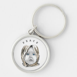 Peace Keychai BeSnyval Blue Eyed Little Girl Hope Rund Silverfärgad Nyckelring