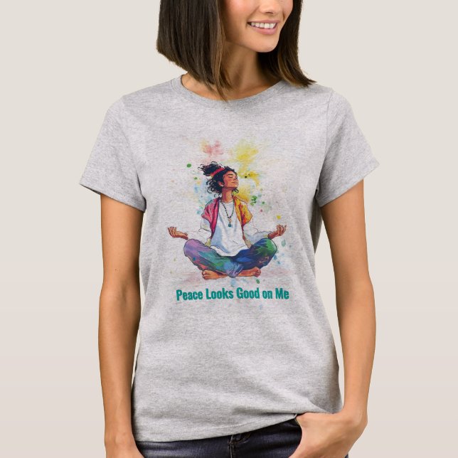 Peace Looks Good on Me | Meditation T-Shirt (Framsida)