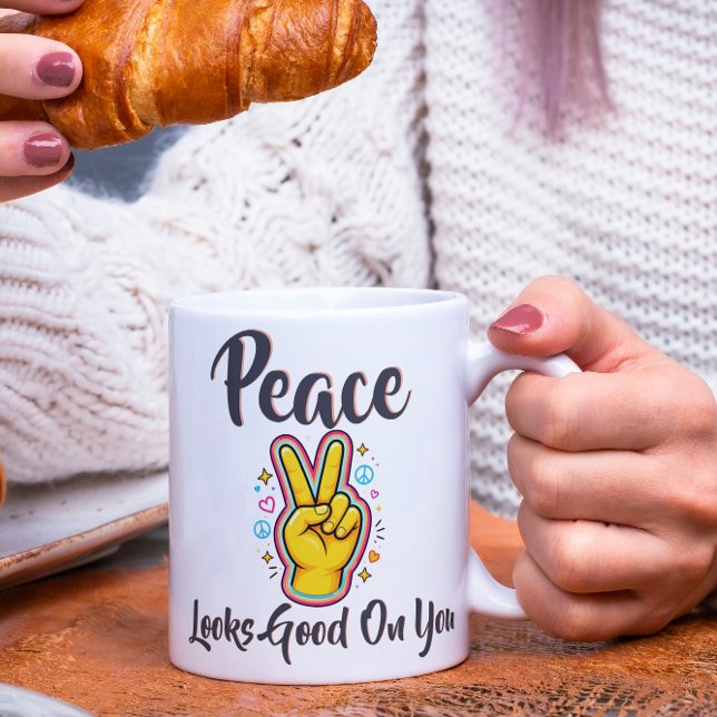 Peace Looks Good on You – Positive Vibes Graphic Kaffemugg (Skapare uppladdad)