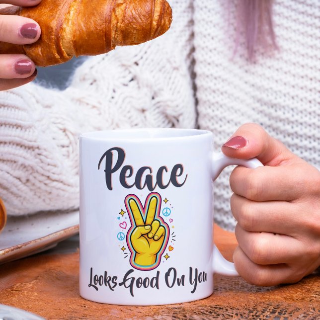 Peace Looks Good on You – Positive Vibes Graphic Kaffemugg (Skapare uppladdad)