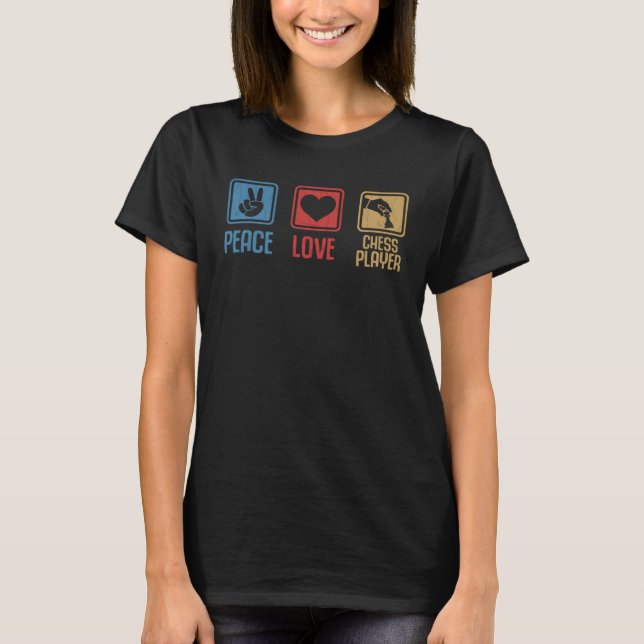 Peace Love Chess Player Sports Expert Coach Graphi T Shirt (Framsida)