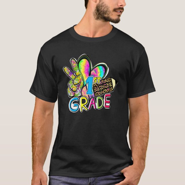 Peace Love First Grade Grade Teacher Team 1st Grad T Shirt (Framsida)