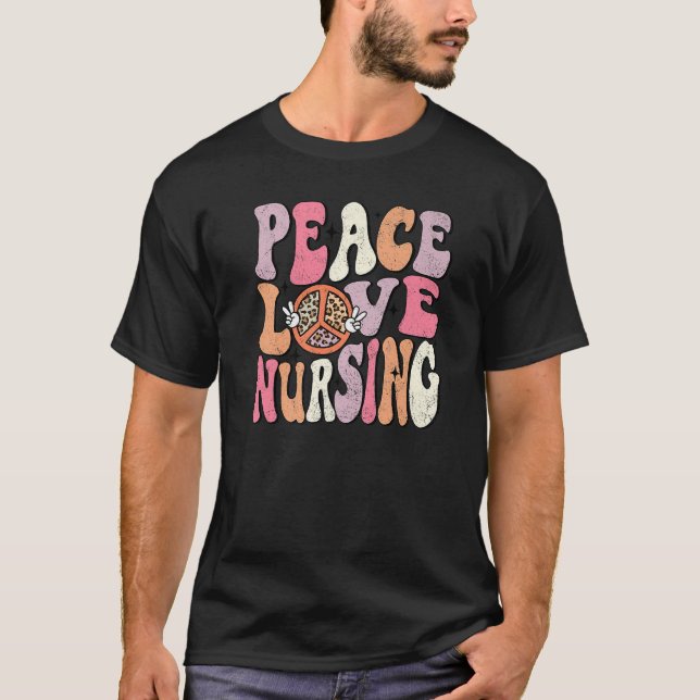 Peace Love Nursing Groovy Retro Nurse Life Appreci T Shirt (Framsida)
