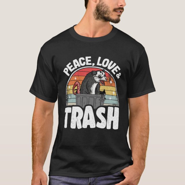 Peace, Love & Trash Funny Opossum Meme Trash Can P T Shirt (Framsida)