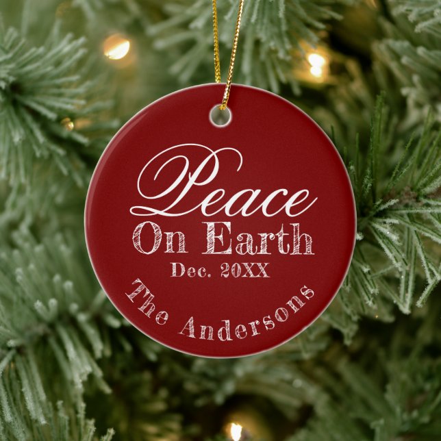 Peace On Earth Minimalist Script Christmas Red  Julgransprydnad Keramik (Träd)