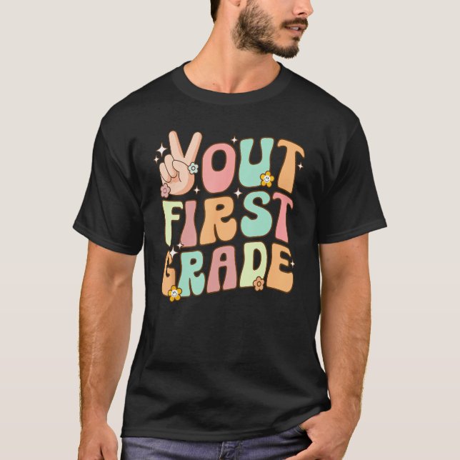 Peace Out 1st Grade Cute Last Day Of School First  T Shirt (Framsida)