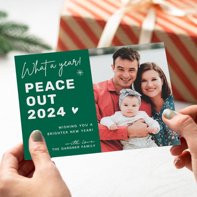 Peace out 2022 Modern Layout Gott nytt år Photo Julkort (Skapare uppladdad)