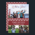 Peace out 2023: A Year 3 Photo Collage - Berry Julkort<br><div class="desc">"Peace Out 2023" "What a Year!",  tre fotokollage med en solid fredssymbol och konturerar att mönster upprepar sig på framsidan och baksidan. Lägg bara till din familj namn. Sammansatt design efter Helgdag Hearts-design (reserverade höger). Mallplatshållarfoton som tillhandahålls via Unsplash.</div>