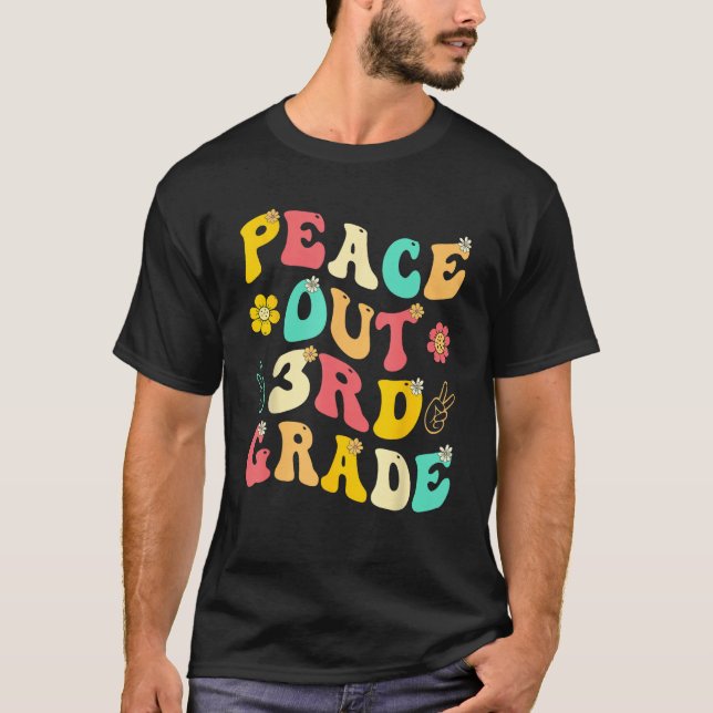 Peace Out 3rd Grade Groovy Graduation 3rd Grade He T Shirt (Framsida)