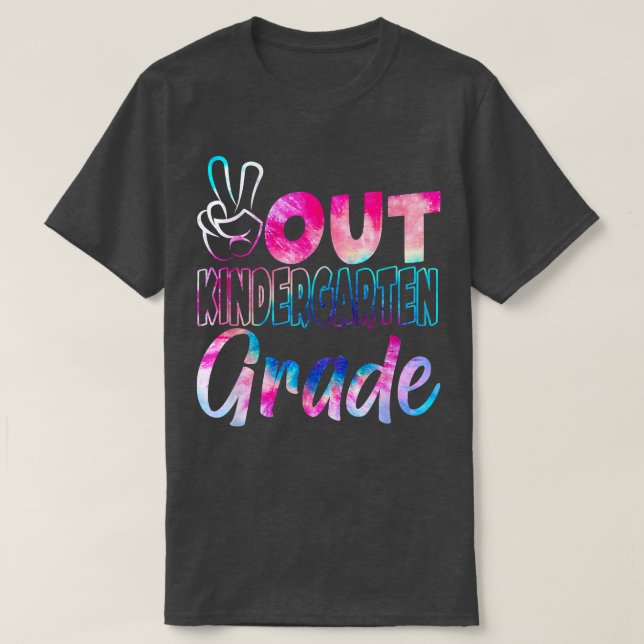 Peace Out Kindergarten Tie Dye T-Shirt (Design framsida)