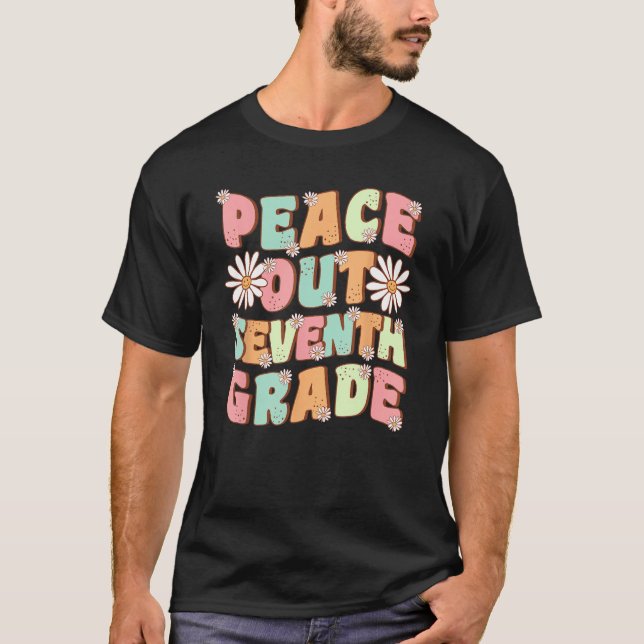 Peace Out Seventh Grade Daisy Groovy 1 T Shirt (Framsida)
