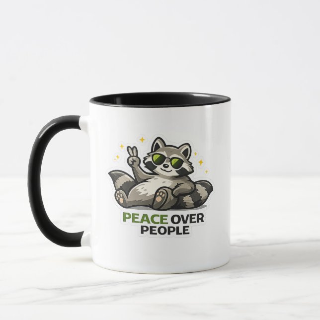 Peace Over People Funny Raccoon Introvert Design Mugg (Vänster)