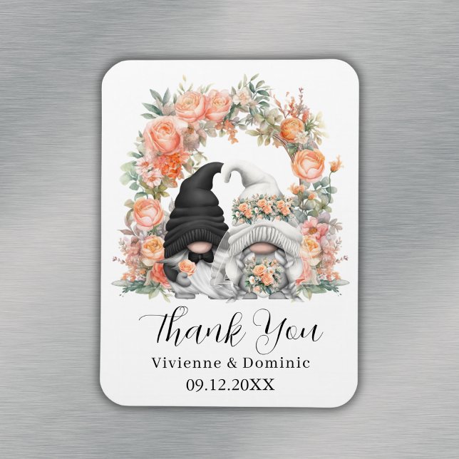 Peach Blommigt Arch Gnome Bröllop - tackkort Magnet (Peach Floral Arch Gnome Wedding Thank You Card Magnet
)