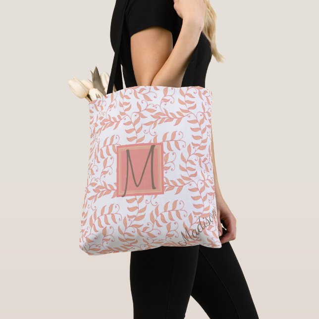 Peach Blommigt Löv Natural Trendig Monogram Tygkasse (Närbild)