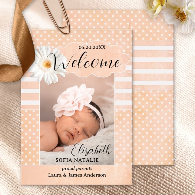 Peach Flicka Photo Birth-annons-kort Meddelande (Baby girl birth announcement card with a photo of your own baby framed by a peach and white design)