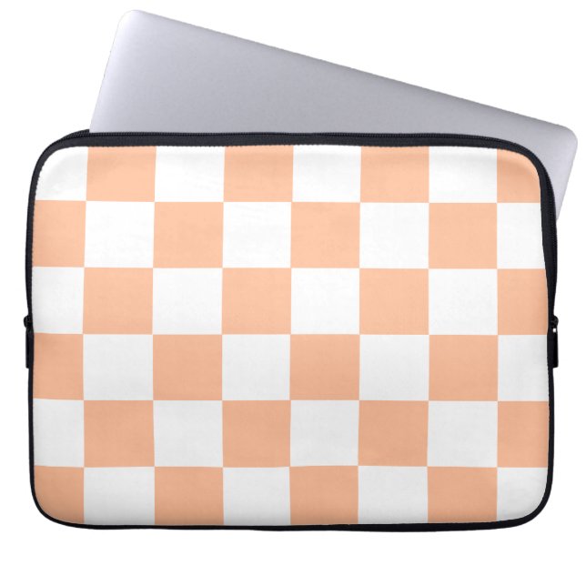 Peach Fuzz Checkated Gingham Mönster Laptop Fodral (Framsidan)