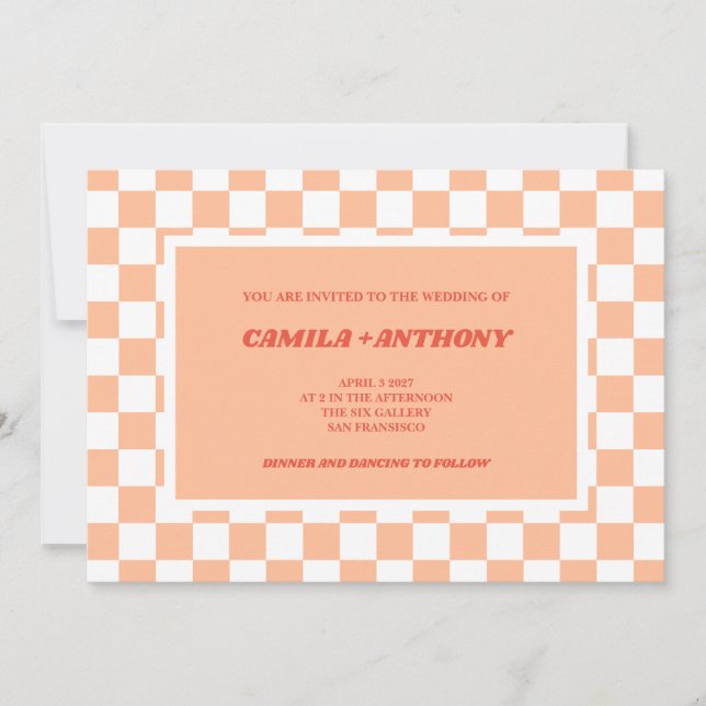 Peach Fuzz Red Checkered Gingham Pattern Wedding Inbjudningar (Framsida)