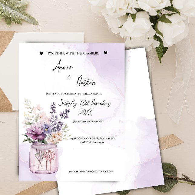 Peach Lila blommor i Mason Burk bröllopsinbjudan Vykort (Peach Purple Flowers In Mason Jar Wedding Invitation)