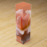 Peach Ro Vin Box Personlig Vild Ro Box Vinlåda<br><div class="desc">Peach Ro Vin Box Personlig Vild Ro Boxes Ro Gift Boxes Smyckeskriner Keepsakes Classic Rosenknopp Boxes Ditt namn Här Alla hjärtans Gift Vin Boxes Anpassade Ro för manar Mementos Typsnitt, Kvinnor, Boys, Girls Day Wildrose Boxes Klicka på Anpassa för att lägga till mer text Välj Anpassningsbar och Färg Personlig Vild...</div>