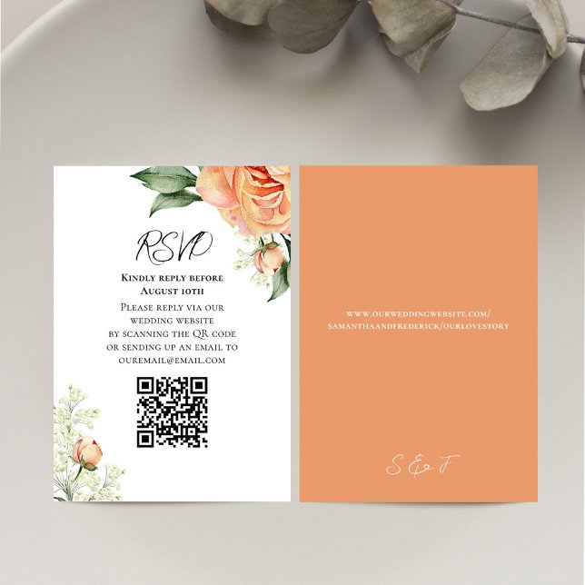 Peach Watercolor Bröllop Blommigt QR-kod OSA Kort (Elegant wedding RSVP card with watercolor peach floral design.)
