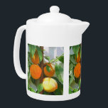 PEACHES<br><div class="desc">En söt konstnärlig vattenfärg på persikor som växer på träd.</div>