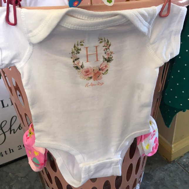 Peachy Coral Ro Wandeans Personlig Baby Namn T Shirt (Thanks to Colleen for sharing her photo!)
