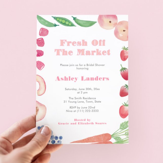 Peachy Pink Off The Market Bridal Shower Inbjudningar (She's Fresh Off The Market! Watercolor Farmers Market Bridal Shower Invite With Peachy Pink accents)