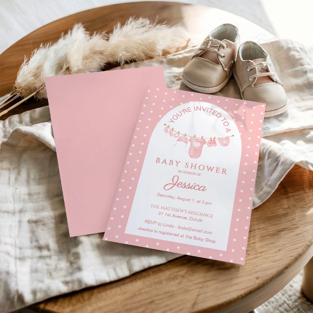 Peachy Rosa Polka dots Hanging Clothes Baby Shower Inbjudningar (Skapare uppladdad)