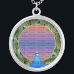 Peacock Bröllop Photo Silver Necklace Silverpläterat Halsband<br><div class="desc">Anpassa det här söt halsbandet att ha som bröllopsfavörer på bröllopsmottagningen eller att ha en själv som en hågkomst till din speciella dag. Detta halsband är också perfektens gåva till bruden på hennes möhippa. Anpassa genom att lägga till fotot och ändra texten i fält. Du kan ändra teckensnittet stil, storlek...</div>