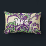 Peacock Paisley Lila och Grönt Välj Färg Lumbarkudde<br><div class="desc">Lila och Grönt Vintage Peacock Paisley Bröllop Vintage Paisley Rustic Luxe Bröllop Collection</div>