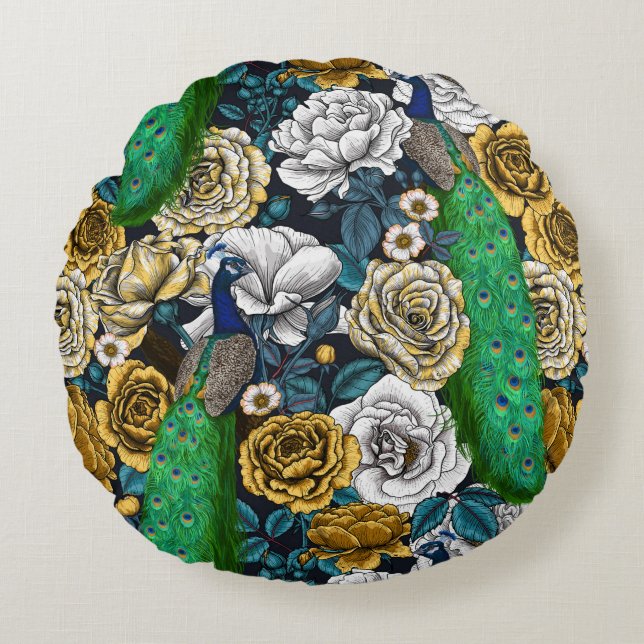 Peacocks i ro-trädgården 3 rund kudde (Framsidan)