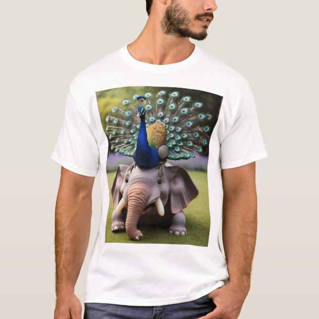 "Peacock's Playful Pump - Bold Tee" T-Shirt (Framsida)
