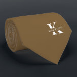 Peanut Brown Elegant Monogram   Namn One-Sided Slips<br><div class="desc">En elegant med enkelsidig nektie med ett fet vitt monogram över en Peanut Brown-bakgrund. Ovanpå detta monogram sitter ditt förnamn eller efternamn som är skrivet i alla huvudstäder. Om du vill ha ett djärvare utseende för namn inuti det stora brev kan du göra följande: Använda anpassningsfunktionen och redigera och klicka...</div>