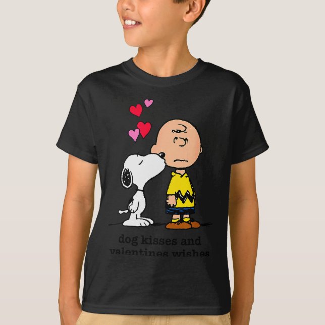 Peanuts - And Charlie Dog Kisses Valentine Wishes  T Shirt (Framsida)