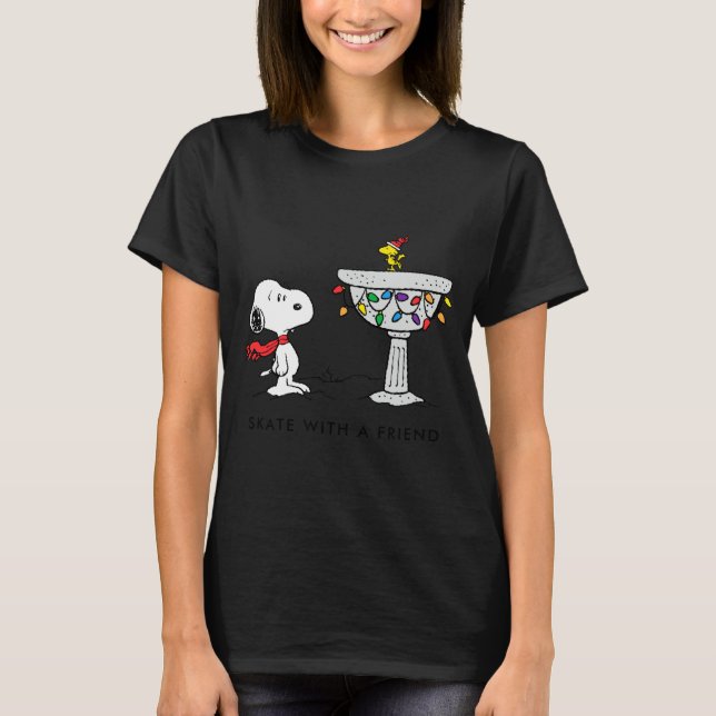 Peanuts Decorated Bird Bath  T Shirt (Framsida)