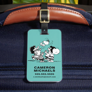 Peanuts Gang Lifts Snoopy Bagagebricka