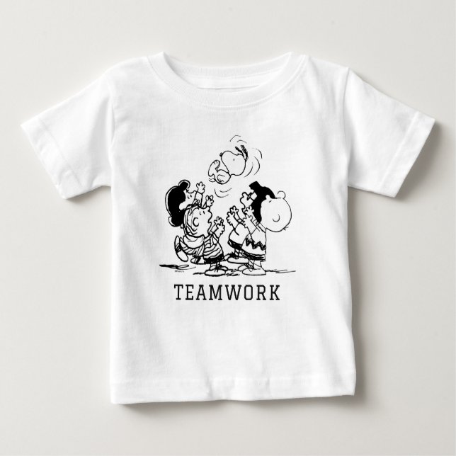 Peanuts Gang Lifts Snoopy T Shirt (Framsida)