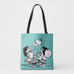 Peanuts Gang Lifts Snoopy Tygkasse
