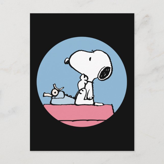 Peanuts | Snoopy vid skrivmaskinen Vykort (Framsida)