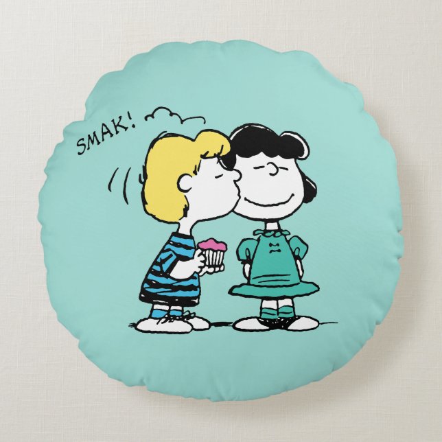Peanuts | Valentine's Day | Lucy & Schroeder Kiss Rund Kudde (Framsidan)