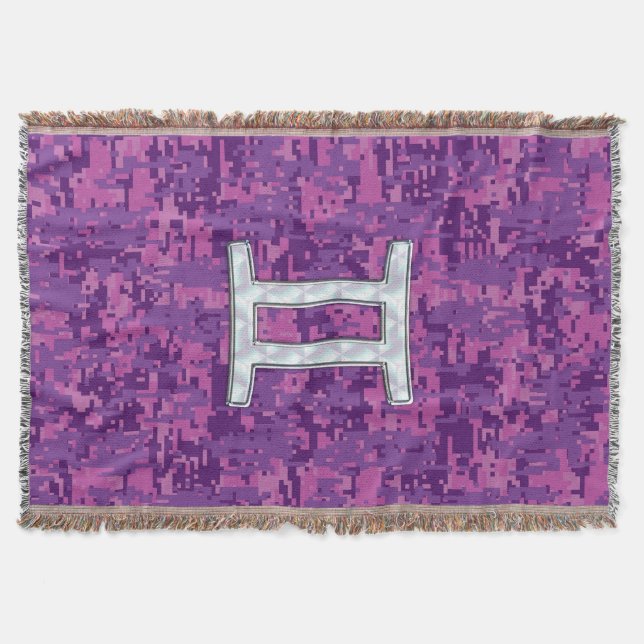 Pearl like Gemini Zodiac Sign on Digital Camo Filt (Framsidan)