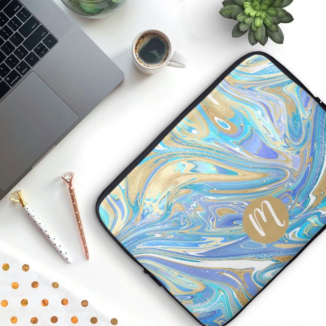 Pearlescent Aqua & Guld Vätskematerial & Monogram Laptop Fodral (Monogram Paint Pour Laptop Sleeve)
