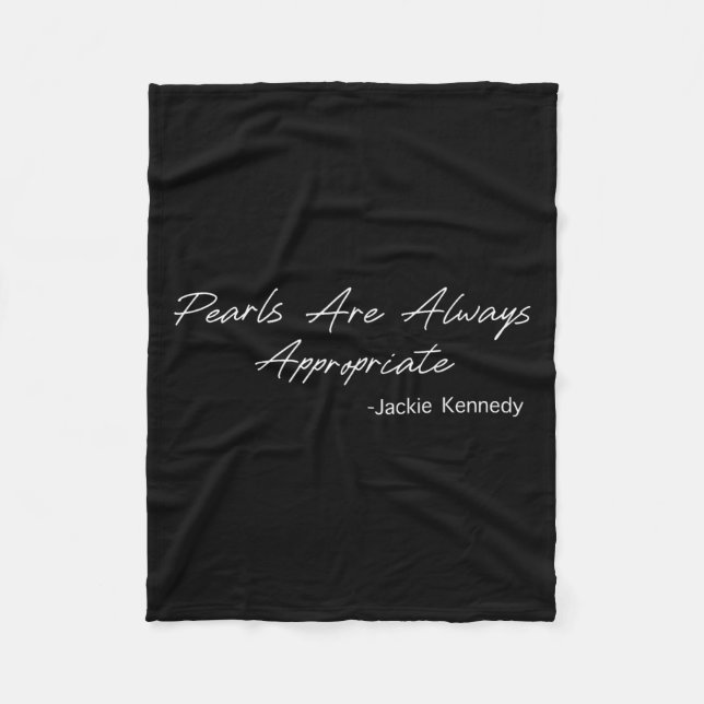 Pearls Are Always Appropriate  Fleecefilt (Framsidan)