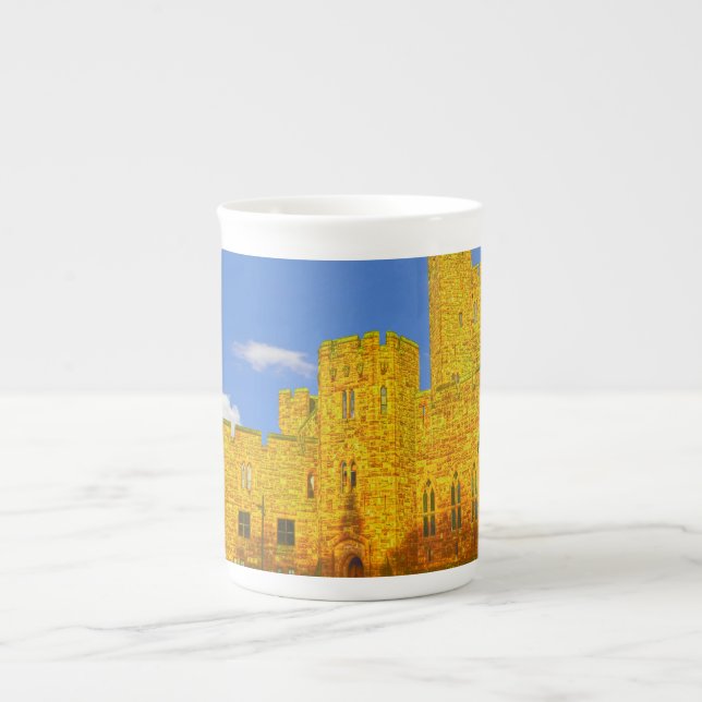Peckforton Castle in Tarporley, Cheshire Benporslin Mugg (Framsidan)