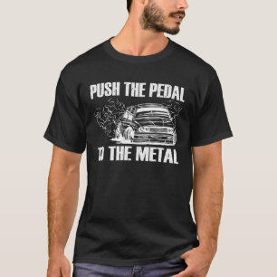 Pedalen ska skjutas till bilentusiasten i Metall T Shirt