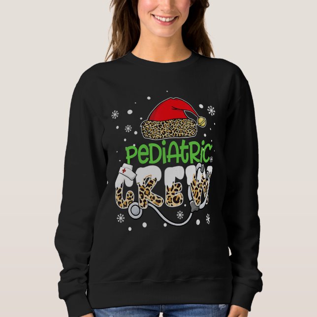 Pediatric Crew Leopard Santa Hat Stethoscope Nurse T Shirt (Framsida)