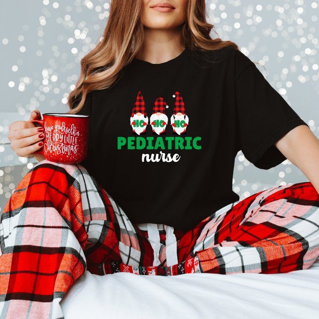 Pediatric Nurse Santa Celebration Christmas Tee (Skapare uppladdad)